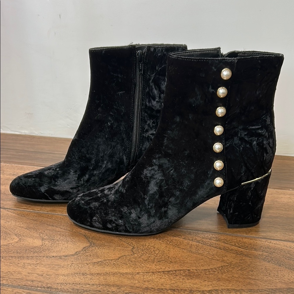 Elegant Black Velvet Ankle Boots with Pearl Detailing Isaac Mizrahi brand. 8.5